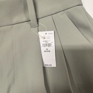 Chic Petite Trousers in Light Gray